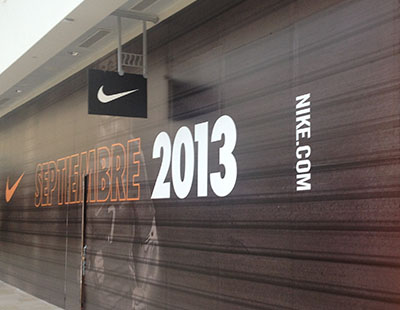 Impresion vinilo valla obra Nike centro comercial Madrid Impresion vinilo valla obra Nike centro comercial Madrid